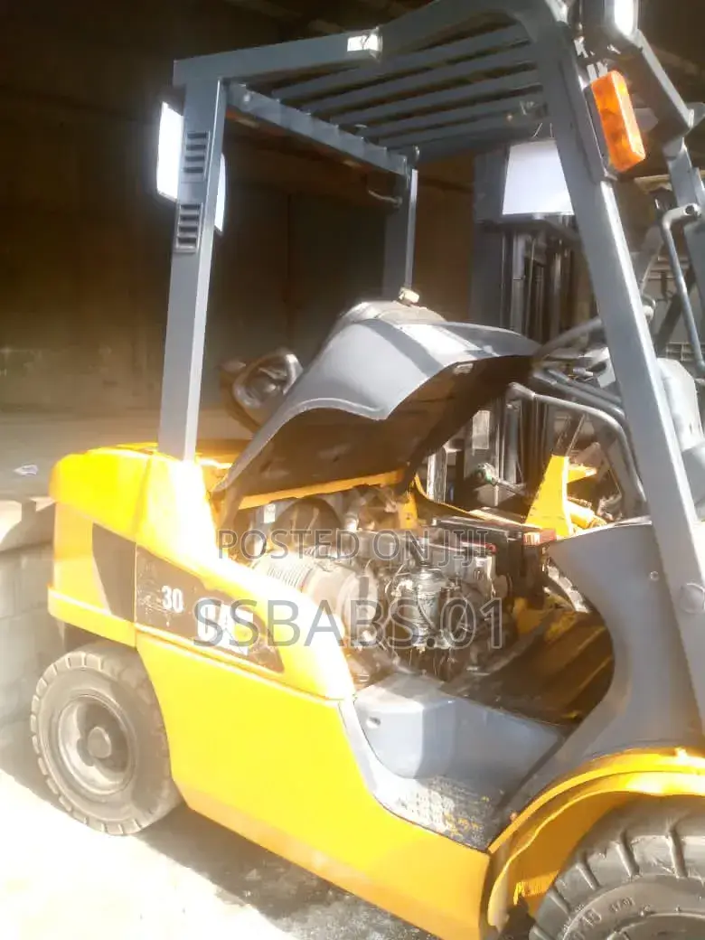 3 Tons Caterpillar Forklift