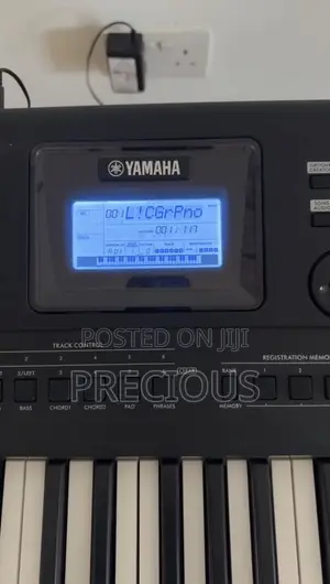 Yamaha PSR E473