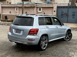Mercedes-Benz GLK-Class Base GLK 350 4dr AWD 4MATIC (3.5L 6cyl 7A) 2015