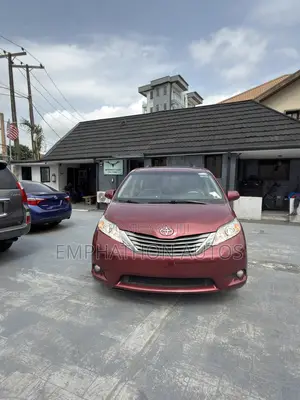 Toyota Sienna 2012 Burgundy