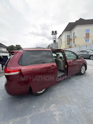 Toyota Sienna 2012 Burgundy