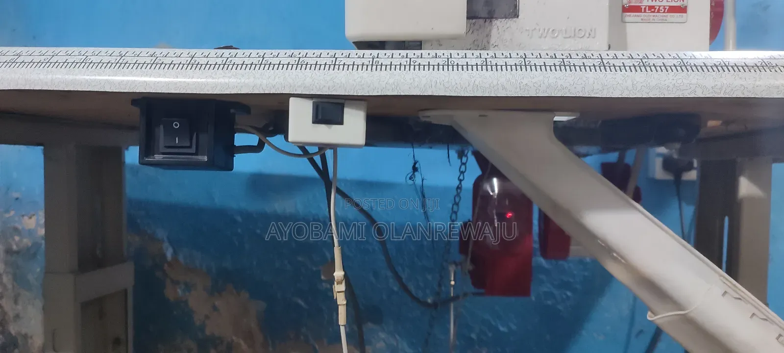 Two Lion 5 Thread Industrial Weaving Machine