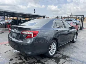 Toyota Camry XLE 4dr Sedan (2.5L 4cyl 6A) 2013 Gray