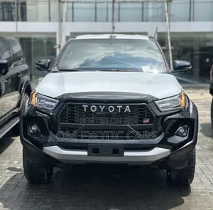 New Toyota Hilux 2026 Black