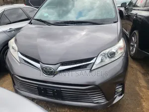 Toyota Sienna XLE AWD (3.5L 6cyl 8A) 2018 Gray