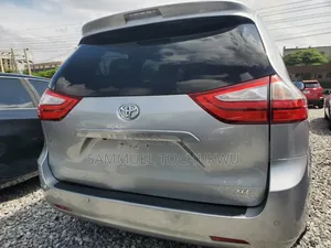 Toyota Sienna 2015 Silver