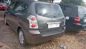 Toyota Verso 2010 Gray