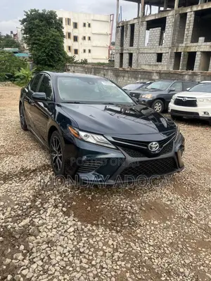 Toyota Camry SE 2021 Gray
