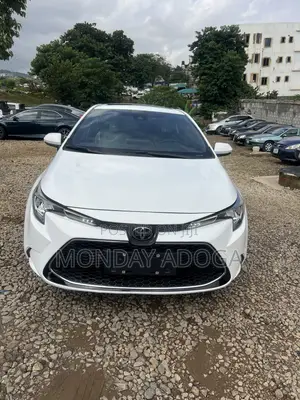 Toyota Corolla LE 2022 White