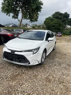 Toyota Corolla LE 2022 White