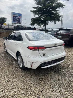 Toyota Corolla LE 2022 White