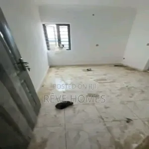 2bdrm Block of Flats in CHallenge / Mushin for rent