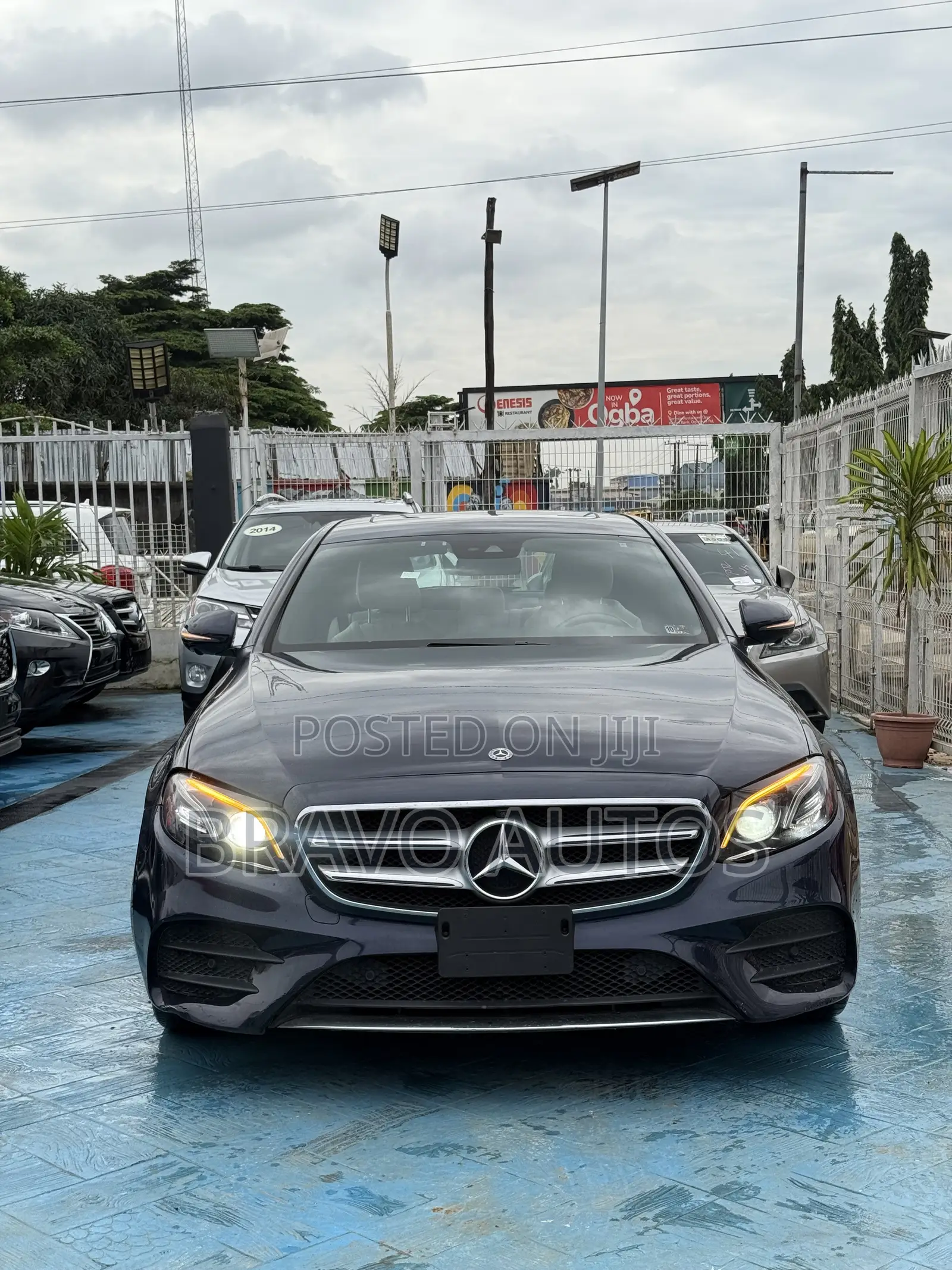 Mercedes-Benz E300 2019 Blue