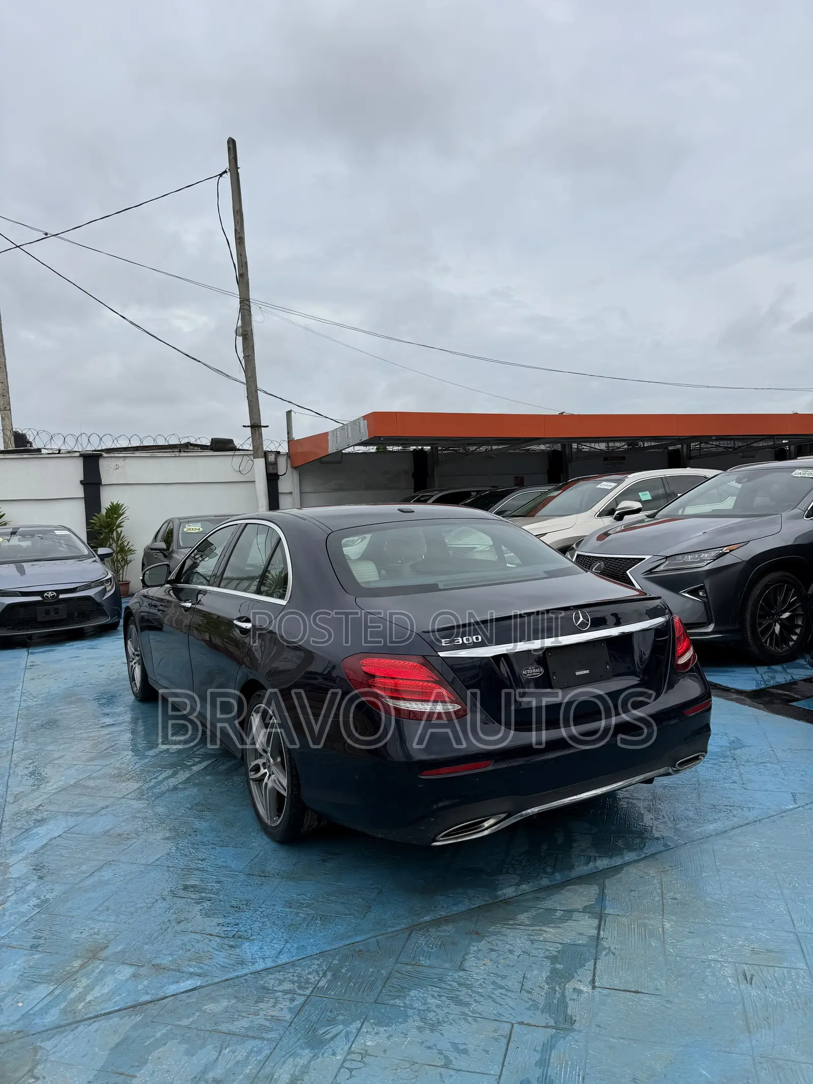 Mercedes-Benz E300 2019 Blue