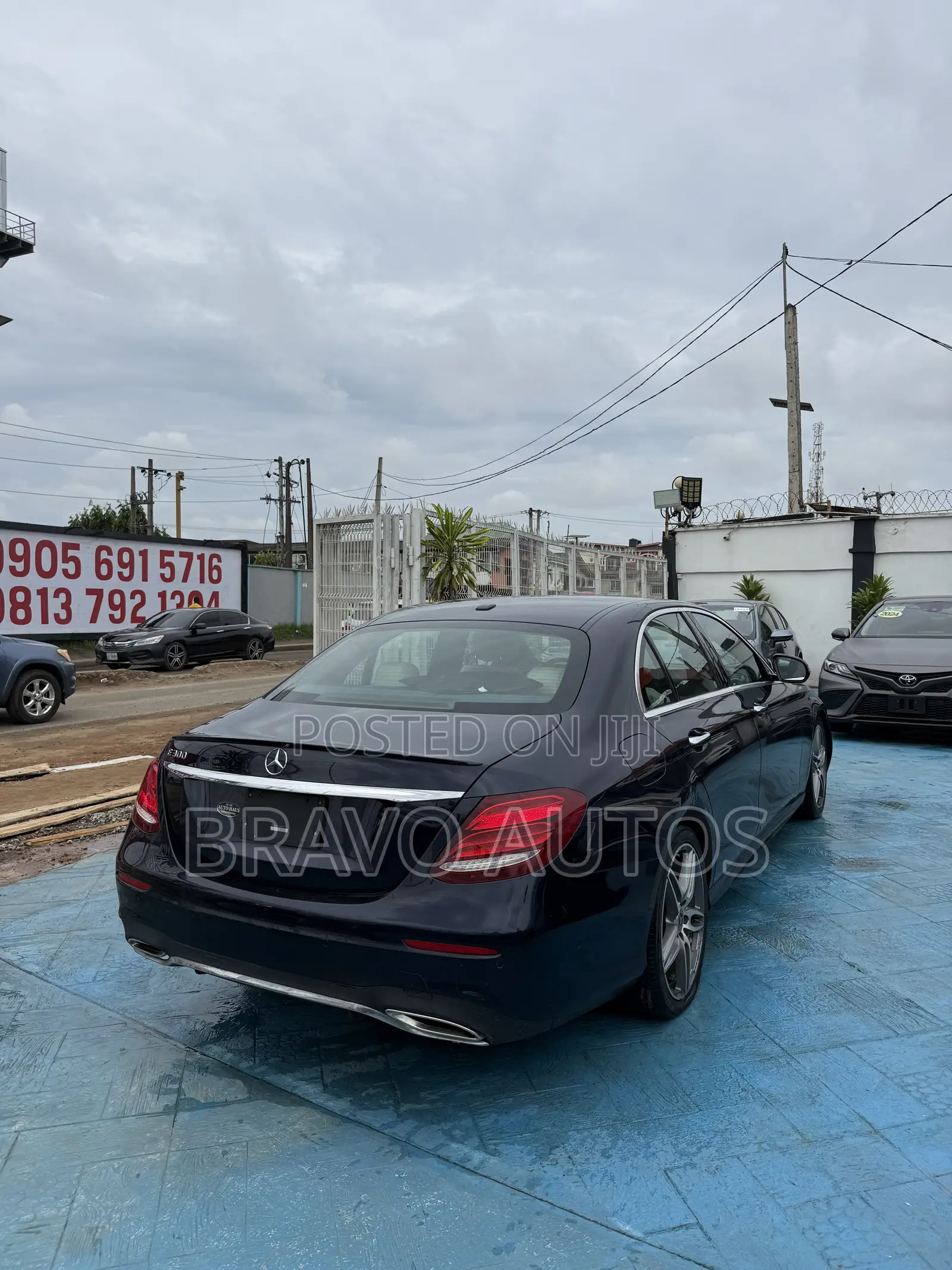 Mercedes-Benz E300 2019 Blue