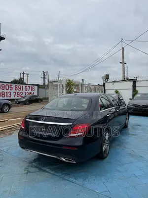 Mercedes-Benz E300 2019 Blue