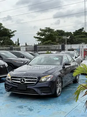 Mercedes-Benz E300 2019 Blue