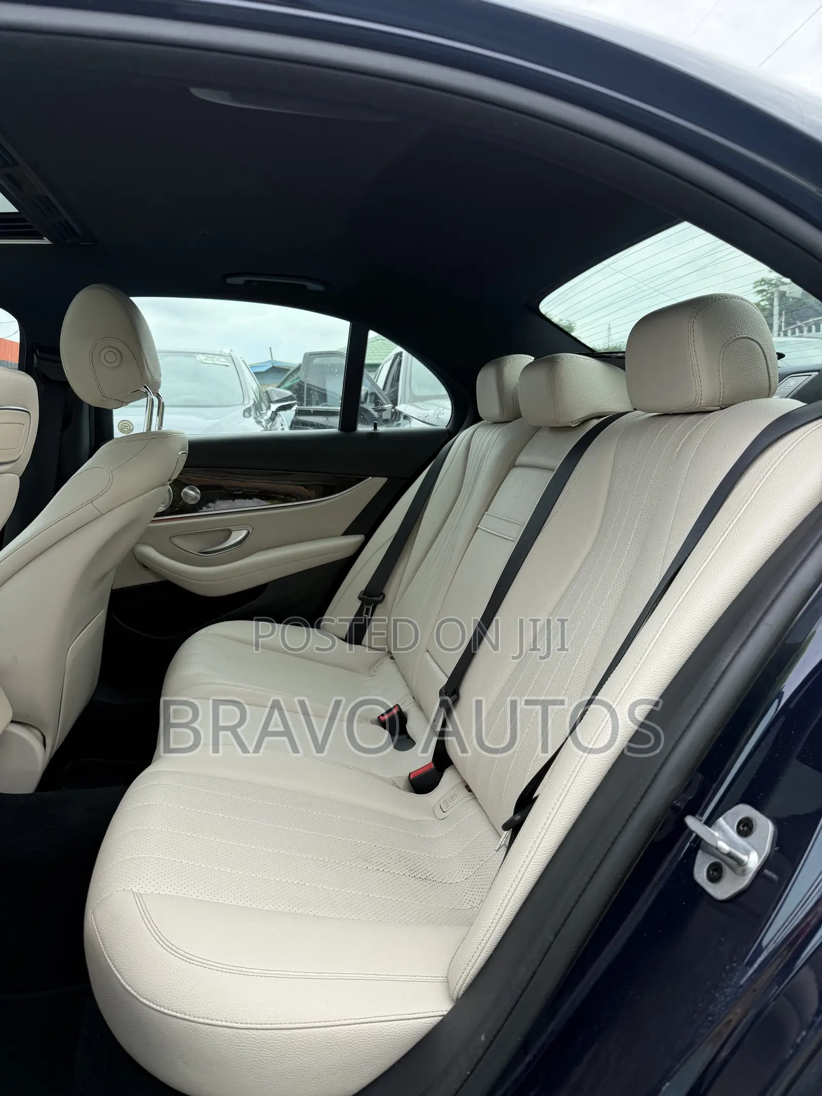 Mercedes-Benz E300 2019 Blue