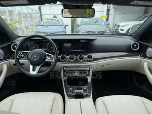 Mercedes-Benz E300 2019 Blue