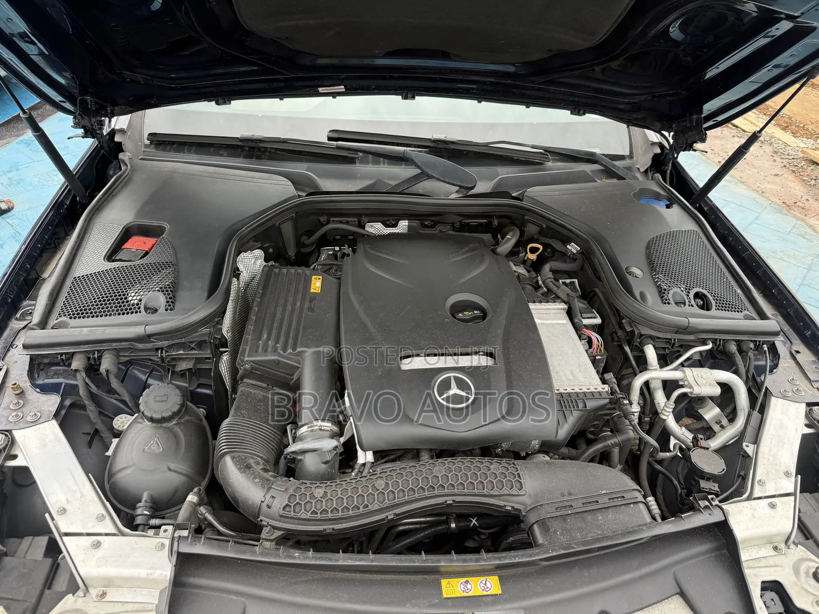 Mercedes-Benz E300 2019 Blue