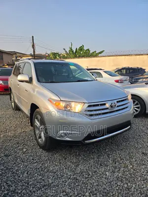 Toyota Highlander SE 2012 Silver