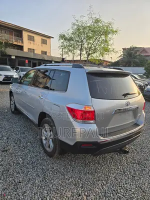 Toyota Highlander SE 2012 Silver