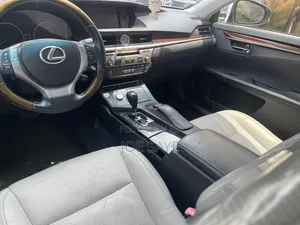 Lexus ES 2013 White