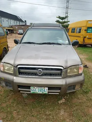 Nissan Pathfinder SE 2004 Gold