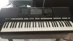 Yamaha PSR S975