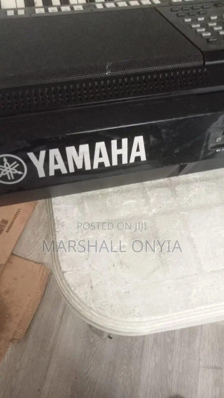 Yamaha PSR S975