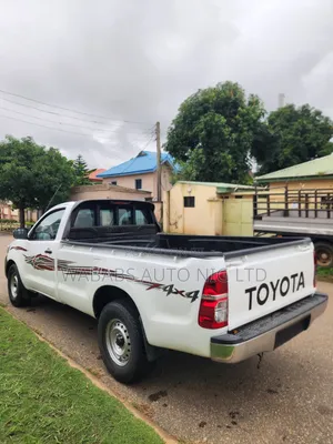 Toyota Hilux 2009 White