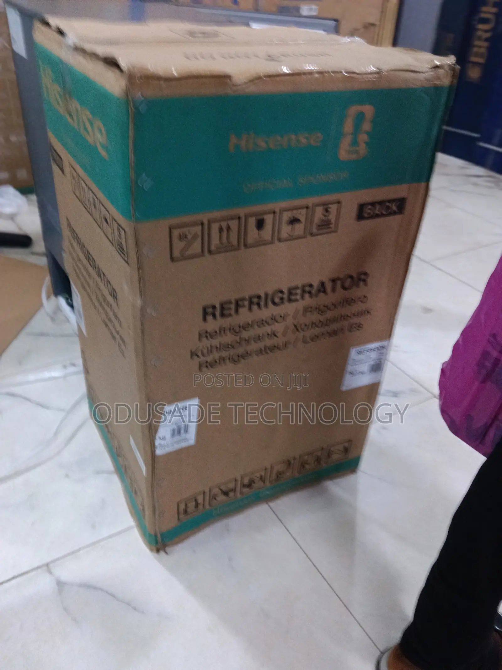 HISENSE REF093DR Mini Refrigerator