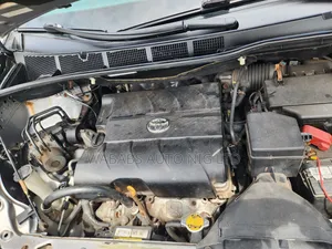 Toyota Sienna 2010 Silver