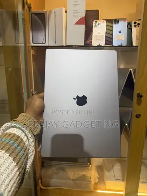 Laptop Apple MacBook Pro 2021 M1 Max 64GB Apple M1 Max SSD 1T
