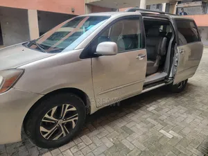 Toyota Sienna XLE 2008 Gold