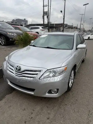Toyota Camry XLE V6 4dr Sedan (3.5L 6cyl 6AM) 2010 Silver