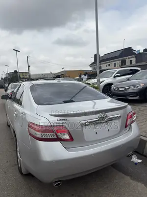 Toyota Camry XLE V6 4dr Sedan (3.5L 6cyl 6AM) 2010 Silver