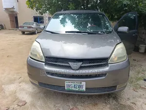 Toyota Sienna 2005 Gray