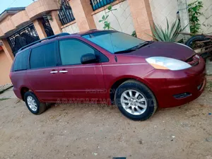 Toyota Sienna 2006 Red
