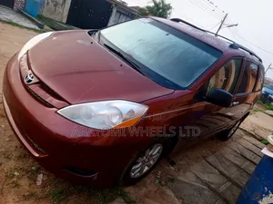 Toyota Sienna 2006 Red