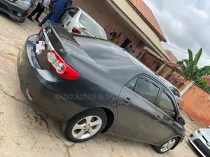 Toyota Corolla LE 4dr Sedan (1.8L 4cyl 4A) 2013 Gray