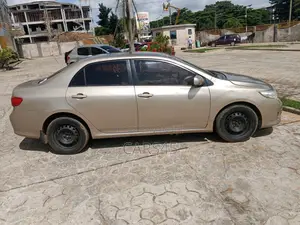 Toyota Corolla 2009 Gold