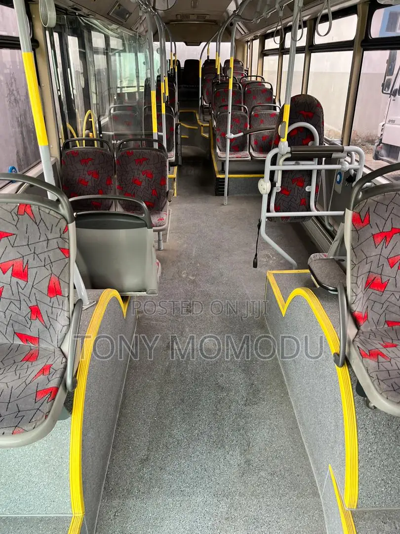 Bus 2010 White