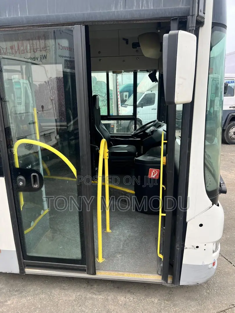 Bus 2010 White