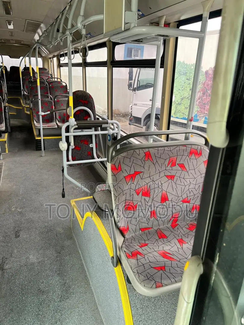 Bus 2010 White
