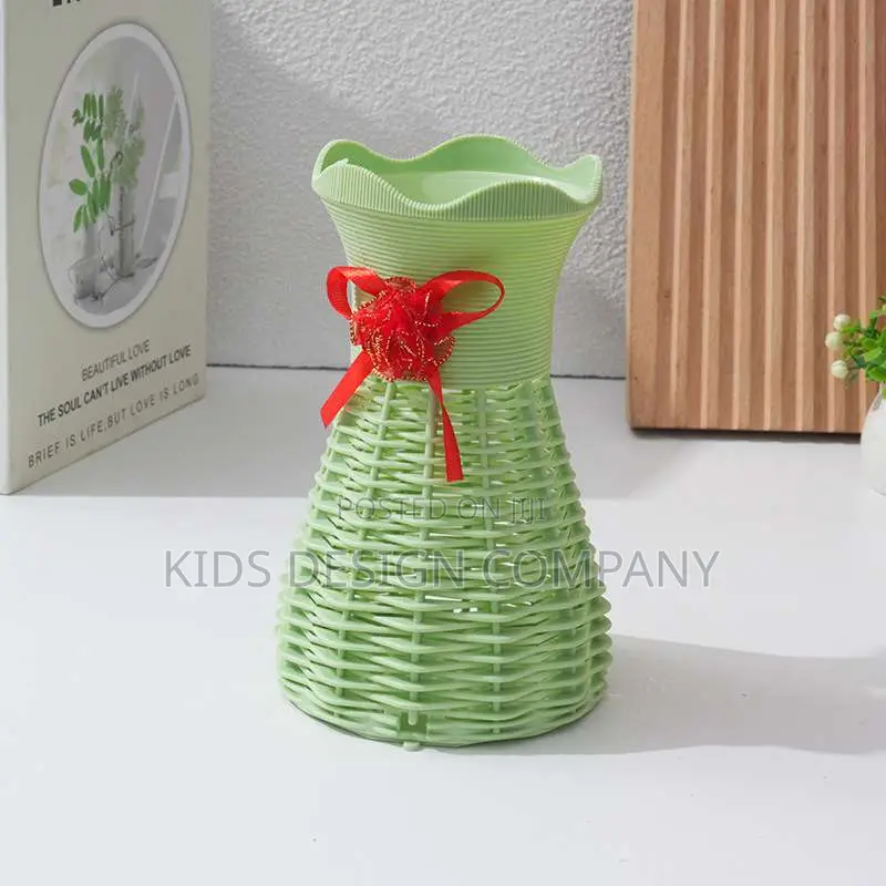 Modern Woven Rattan Style Plastic Flower Vase