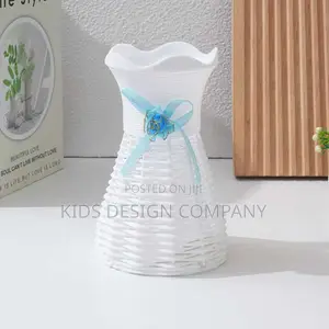 Modern Woven Rattan Style Plastic Flower Vase