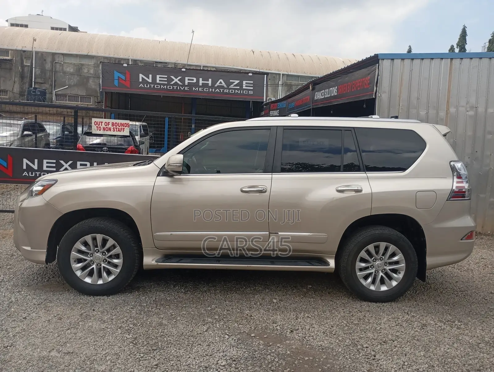 Lexus GX 2015 Gold