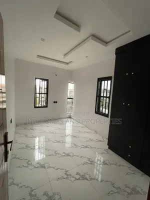 2bdrm Block of Flats in Southern Estate, Lakowe for rent