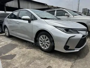 Toyota Corolla LE 2022 Silver